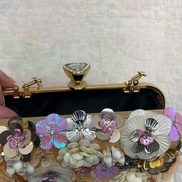 Floral Beaded Embellished Cream and Pink Clutch with Gold handle and chain. - Picture 9 of 16